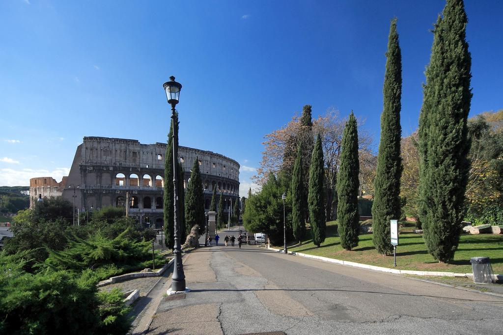 Appartamento Charming Antonia 300 Mt From Colosseum *