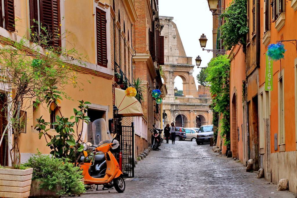Charming Antonia 300 Mt From Colosseum