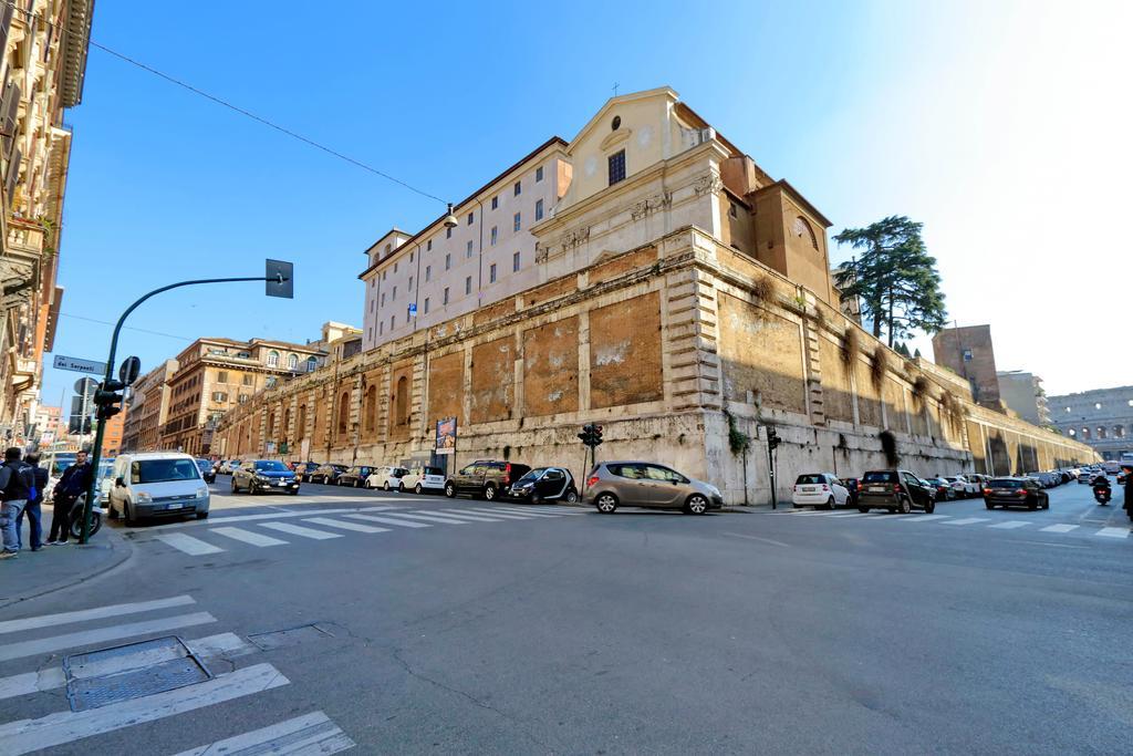 Charming Antonia 300 Mt From Colosseum *