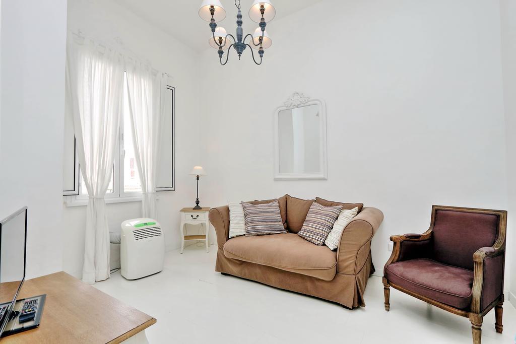 Apartamento Charming Antonia 300 Mt From Colosseum *